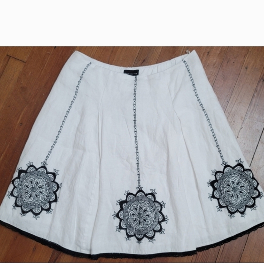 The Limited Skirt - Picture 2 of 10